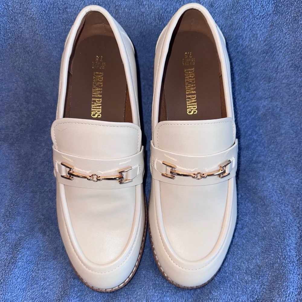 NWOT Women’s Size 7 1/2 Dream Pairs Cream Colored Flat Chunky Heel Loafers Shoes